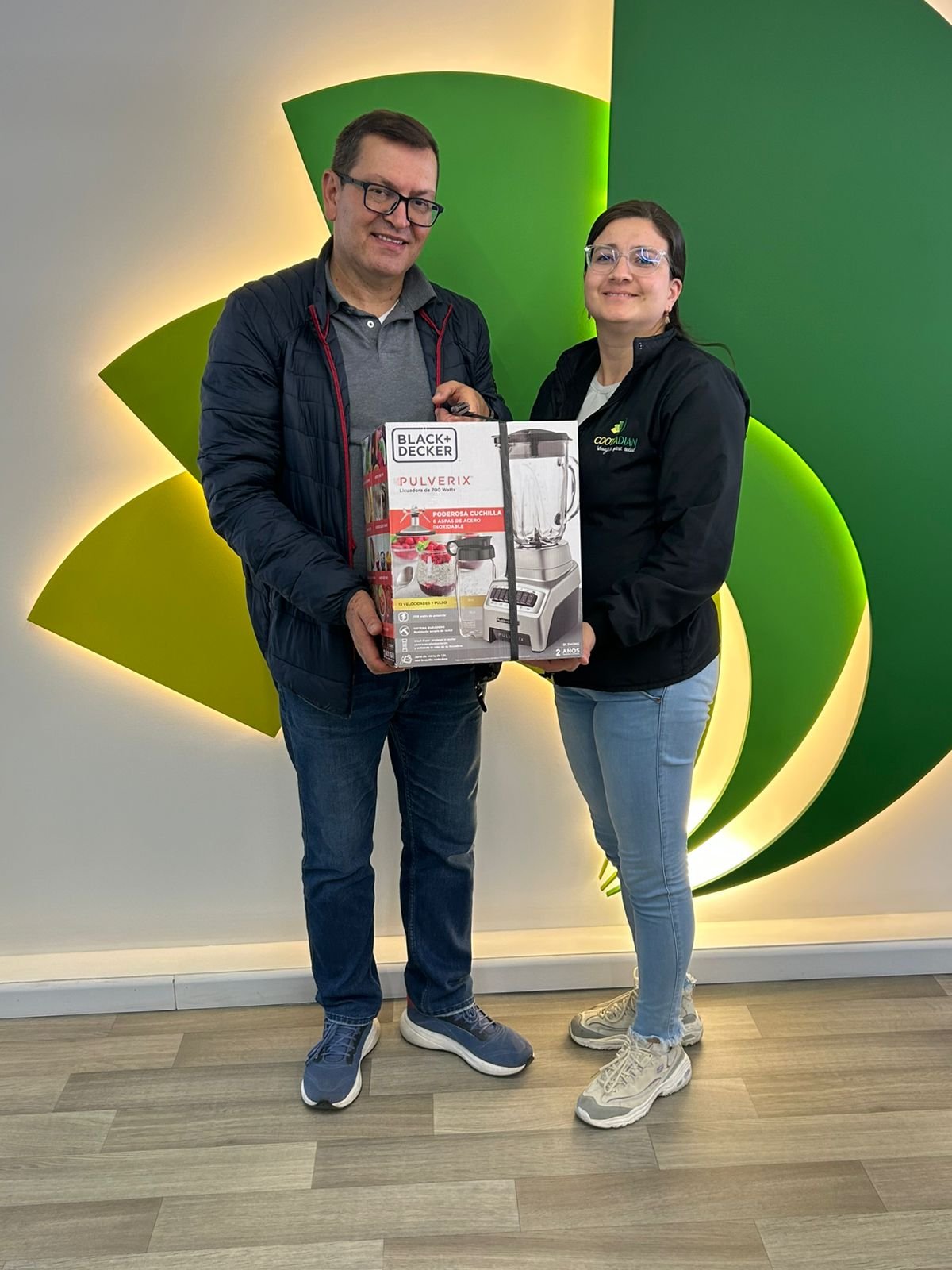 Entrega del premio al ganador del sorteo